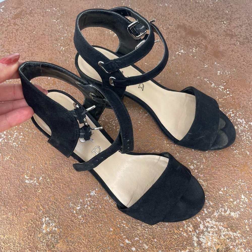 Reisa black suede Unisa block heel sandals with an open toe and ankle strap sz 6 - Picture 2 of 6
